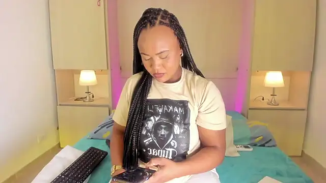 EmilyyStuart online show from September 24, 3:57 am