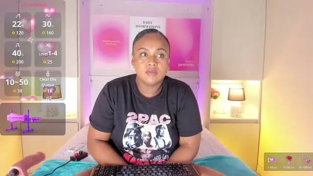 EmilyyStuart online show from December 21, 8:05 am