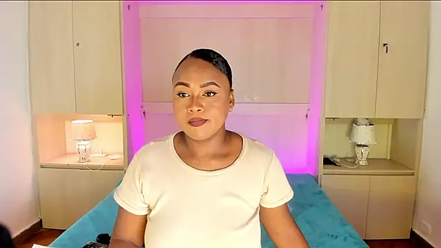 EmilyyStuart online show from February 4, 7:31 pm