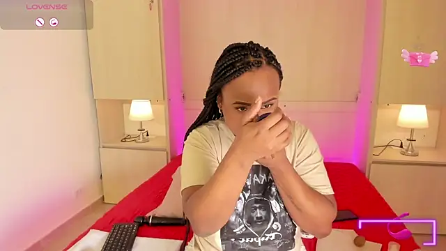 EmilyyStuart online show from October 7, 4:13 am