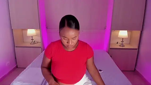 EmilyyStuart online show from March 5, 3:36 am