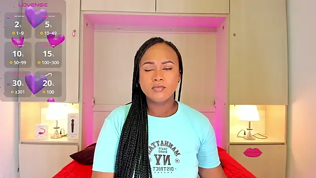 EmilyyStuart online show from March 13, 3:44 am