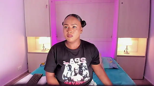 EmilyyStuart online show from February 18, 3:37 am