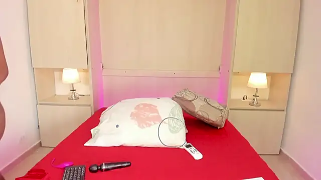 EmilyyStuart online show from November 1, 8:03 pm