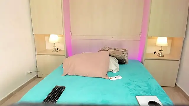 EmilyyStuart online show from December 20, 3:53 am