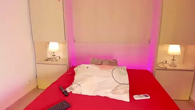 EmilyyStuart online show from October 9, 4:13 am