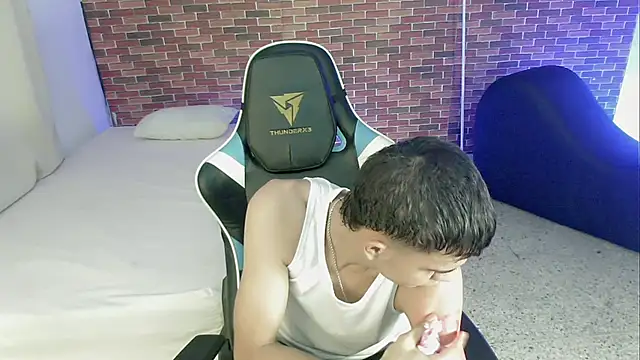 zacariasss  online show from September 11, 4:12 am