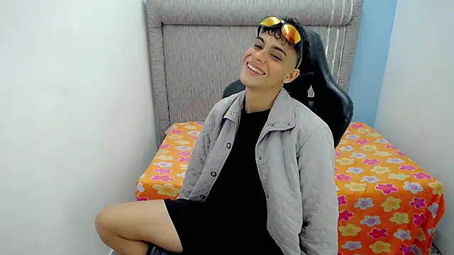 zacariasss  online show from March 9, 2:48 am