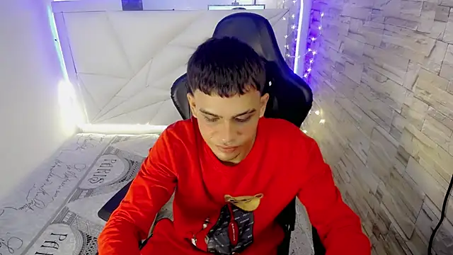 zacariasss  online show from December 6, 7:50 pm