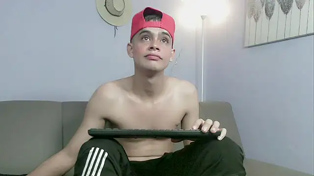 zacariasss  online show from October 19, 9:45 am