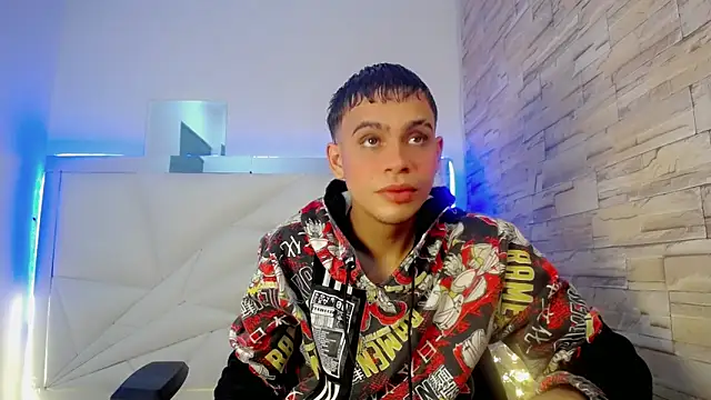 zacariasss  online show from December 4, 12:02 am