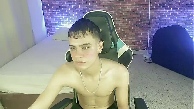 zacariasss  online show from September 13, 4:01 am