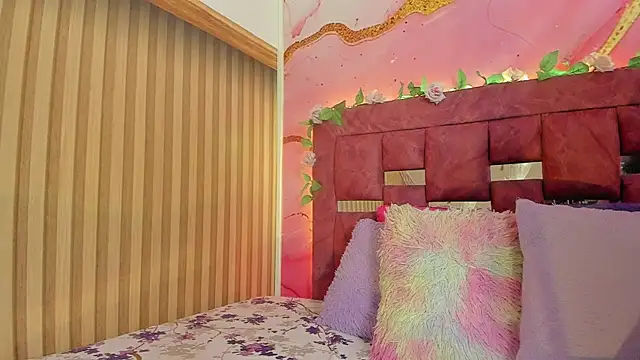 melody paris online show from April 10, 10:55 am