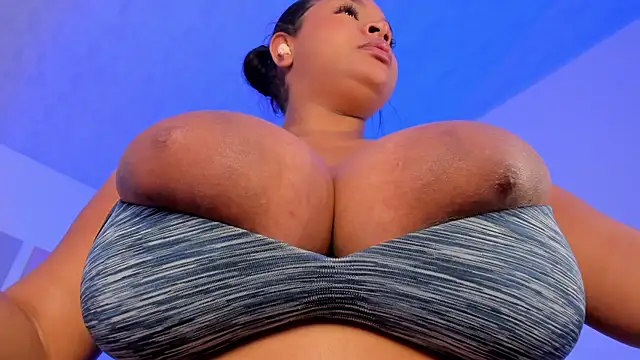 Snapshot of Brianna_bigboobs chatting on July 18, 11:08 am Brianna bigboobs online show from July 18, 11:08 am