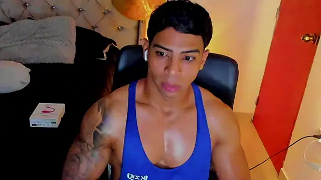 Snapshot of Andrew_wolf7 chatting on November 27, 8:04 am Andrew wolf7 online show from November 27, 8:04 am