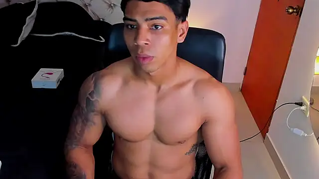 Snapshot of Andrew_wolf7 chatting on November 7, 6:56 pm Andrew wolf7 online show from November 7, 6:56 pm