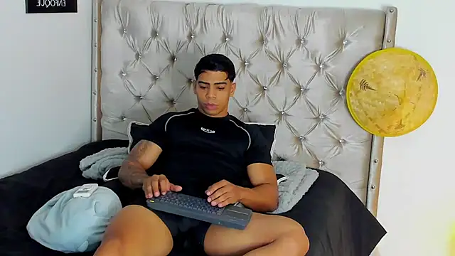 Snapshot of Andrew_wolf7 chatting on October 25, 2:22 am Andrew wolf7 online show from October 25, 2:22 am