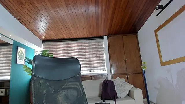 Lyssa Muller online show from November 25, 1:33 pm