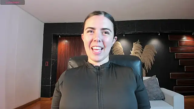 Lyssa Muller online show from November 29, 1:55 pm