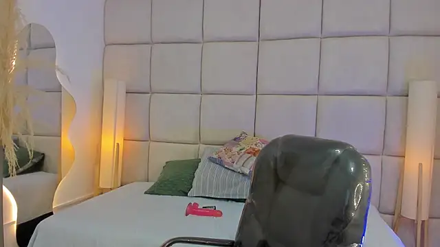 Snapshot of Miley_Collins chatting on November 15, 7:51 pm Miley Collins online show from November 15, 7:51 pm