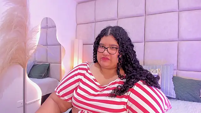 Snapshot of Miley_Collins chatting on November 27, 7:25 pm Miley Collins online show from November 27, 7:25 pm