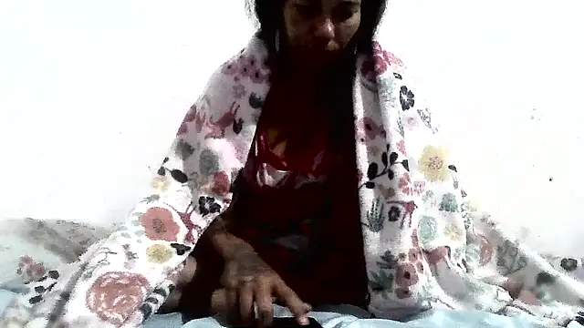 Snapshot of thasmyni chatting on July 12, 10:05 am thasmyni online show from July 12, 10:05 am
