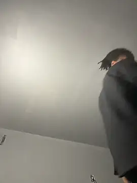 SluttyLyfe4L online show from April 5, 8:15 pm