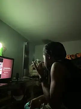 Snapshot of SluttyLyfe4L chatting on July 16, 3:42 pm SluttyLyfe4L online show from July 16, 3:42 pm