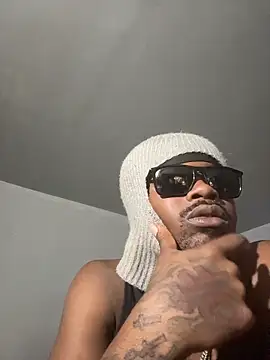 Snapshot of SluttyLyfe4L chatting on June 3, 2:33 pm SluttyLyfe4L online show from June 3, 2:33 pm