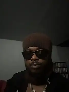 Snapshot of SluttyLyfe4L chatting on June 15, 2:34 am SluttyLyfe4L online show from June 15, 2:34 am