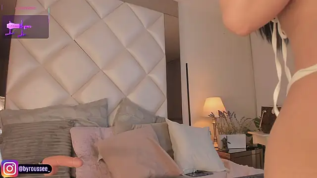 KimRoussee online show from October 29, 4:55 am