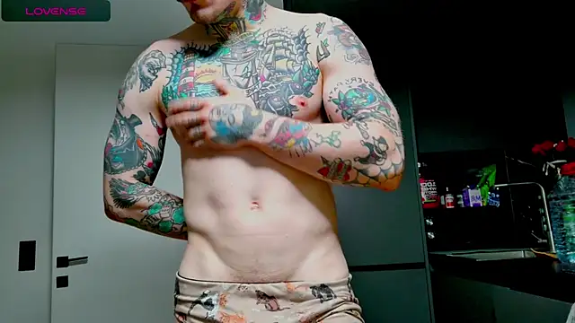 Snapshot of white_King9999 chatting on September 26, 2:40 am white King9999 online show from September 26, 2:40 am