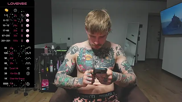 Snapshot of white_King9999 chatting on February 14, 4:15 am white King9999 online show from February 14, 4:15 am