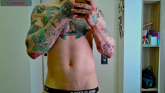 Snapshot of white_King9999 chatting on March 3, 1:07 pm white King9999 online show from March 3, 1:07 pm