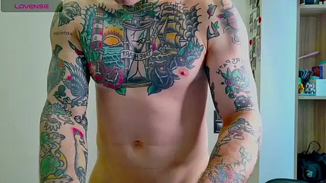 Snapshot of white_King9999 chatting on February 19, 12:35 pm white King9999 online show from February 19, 12:35 pm