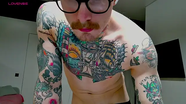 Snapshot of white_King9999 chatting on December 3, 3:51 am white King9999 online show from December 3, 3:51 am