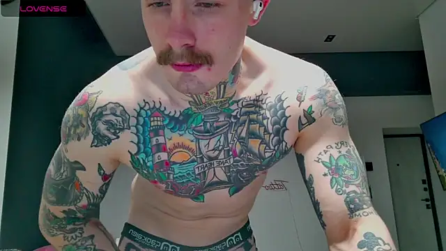 Snapshot of white_King9999 chatting on October 17, 2:48 am white King9999 online show from October 17, 2:48 am