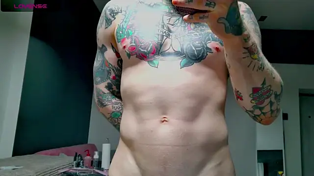 Snapshot of white_King9999 chatting on December 1, 3:40 am white King9999 online show from December 1, 3:40 am