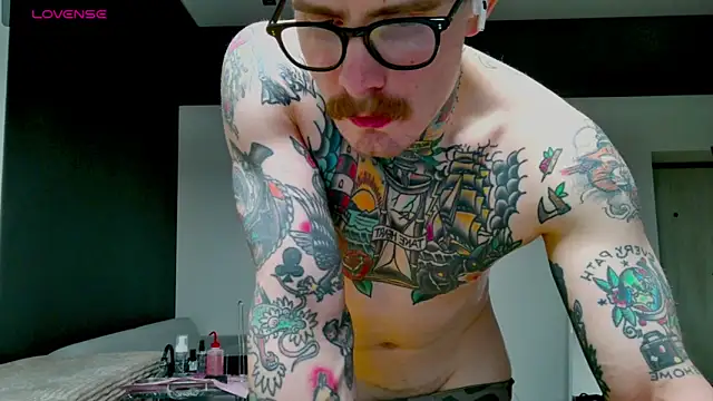 Snapshot of white_King9999 chatting on November 15, 1:15 pm white King9999 online show from November 15, 1:15 pm