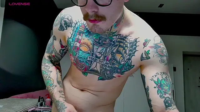 Snapshot of white_King9999 chatting on November 30, 1:45 pm white King9999 online show from November 30, 1:45 pm