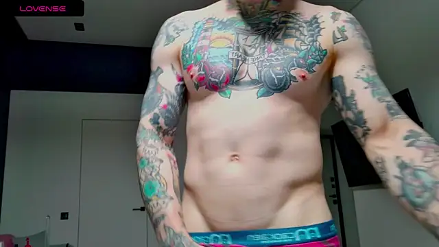 Snapshot of white_King9999 chatting on October 6, 2:46 am white King9999 online show from October 6, 2:46 am