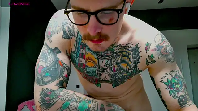 Snapshot of white_King9999 chatting on November 1, 1:27 pm white King9999 online show from November 1, 1:27 pm