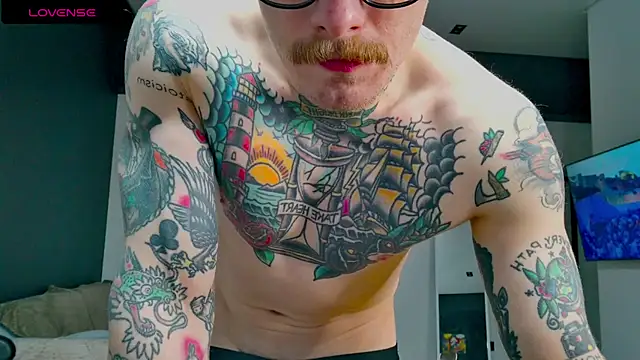 Snapshot of white_King9999 chatting on January 13, 1:04 pm white King9999 online show from January 13, 1:04 pm