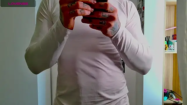 Snapshot of white_King9999 chatting on February 3, 11:26 am white King9999 online show from February 3, 11:26 am