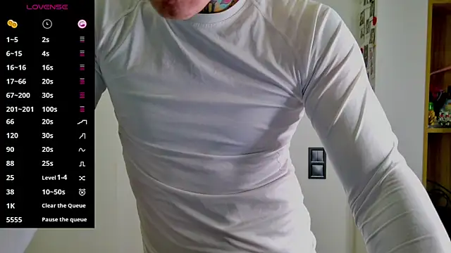 Snapshot of white_King9999 chatting on February 26, 4:29 pm white King9999 online show from February 26, 4:29 pm