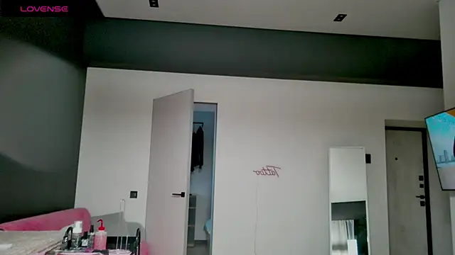 Snapshot of white_King9999 chatting on November 22, 1:43 pm white King9999 online show from November 22, 1:43 pm