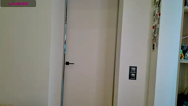 Snapshot of white_King9999 chatting on February 17, 12:35 pm white King9999 online show from February 17, 12:35 pm