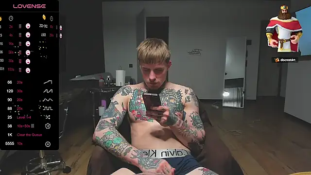 Snapshot of white_King9999 chatting on February 23, 3:51 pm white King9999 online show from February 23, 3:51 pm