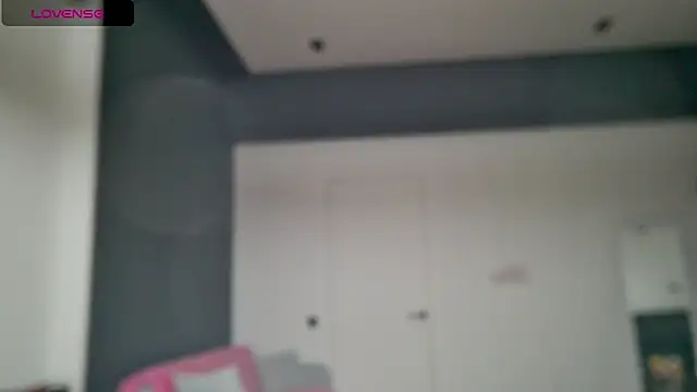 Snapshot of white_King9999 chatting on October 31, 3:47 am white King9999 online show from October 31, 3:47 am