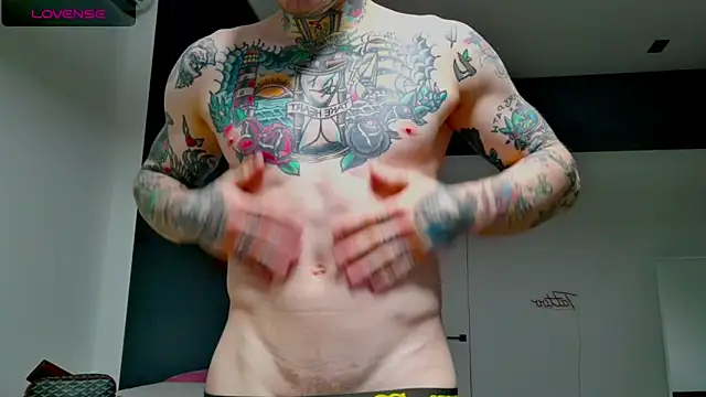 Snapshot of white_King9999 chatting on October 20, 2:46 am white King9999 online show from October 20, 2:46 am